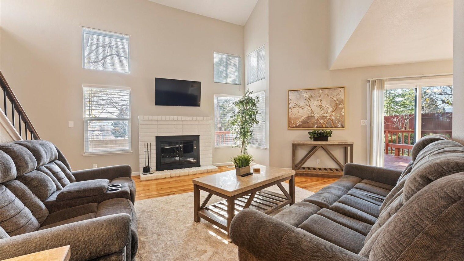 Building Photo - 2301 Sierra Highlands Dr