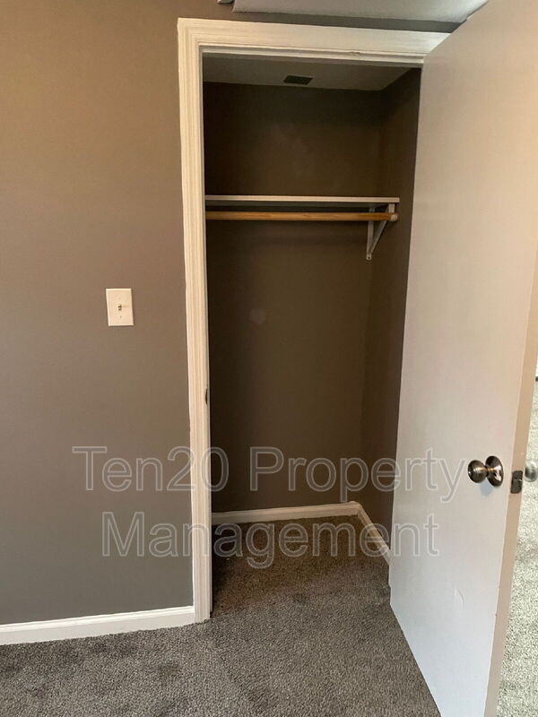 Building Photo - 3211 Maricopa Dr