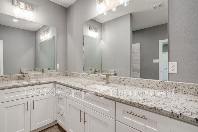 Building Photo - 1117 E Cantey St