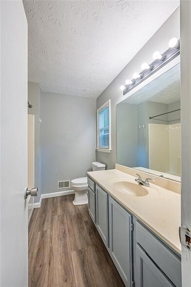 Building Photo - 2100 Whitebluff Way