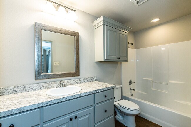 Building Photo - Gorgeous Home in Cooper District