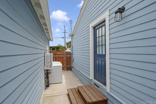 Building Photo - 586 Del Mar Ave