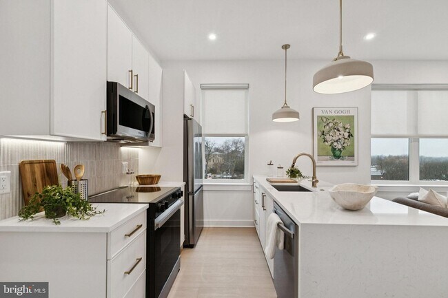 Building Photo - 30 W Allens Ln