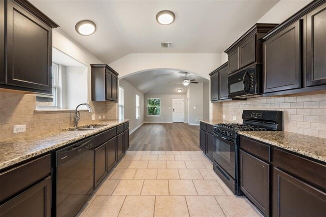 Building Photo - 5641 Sacco St