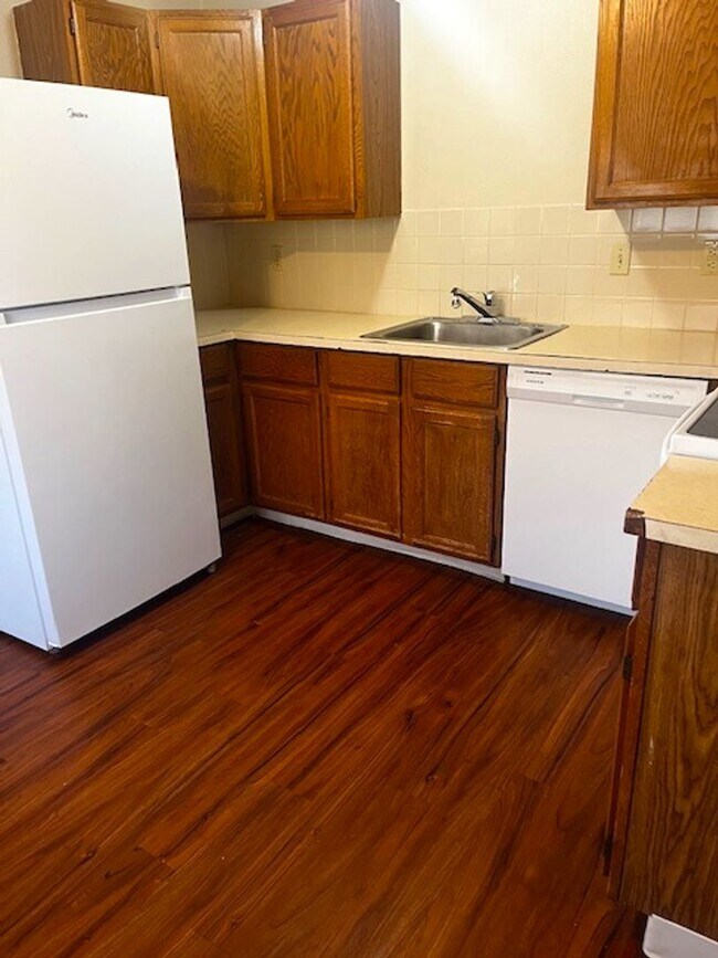 Building Photo - MP149 - 1014-1016 E Crown Ave