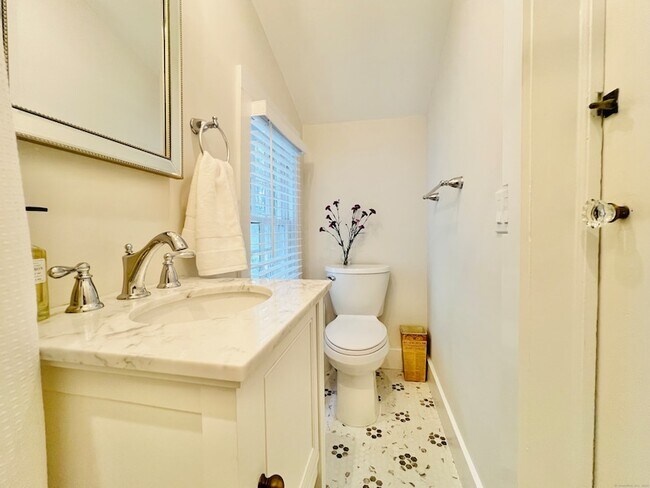 Building Photo - 301 Haviland Rd