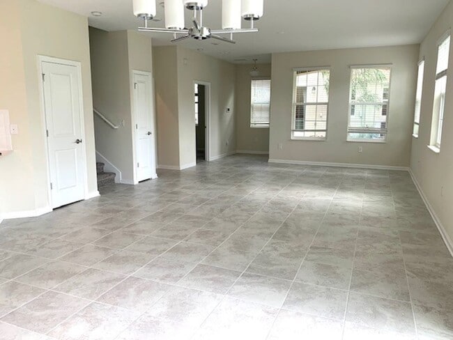 Building Photo - 5 Bedroom / 3 Bath Town home with 2 car garage