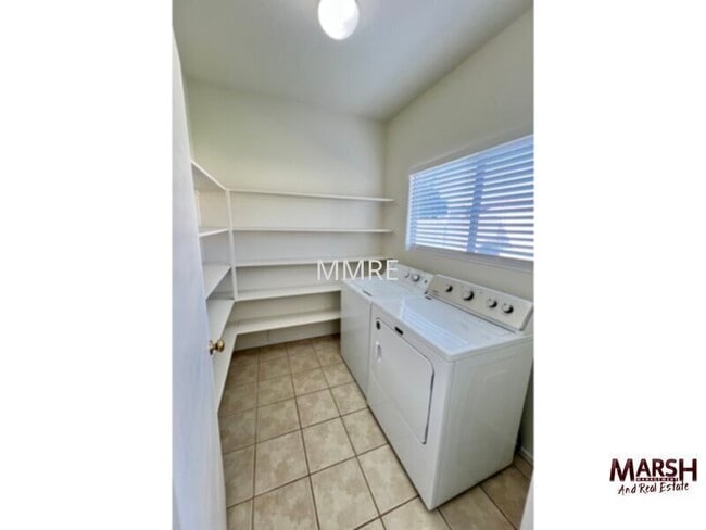 Building Photo - Nice 3 bedroom home with new paint &amp; new carpet in Mesa!