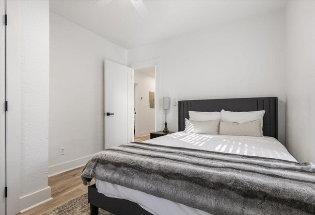 Building Photo - 643 W 8th Ave