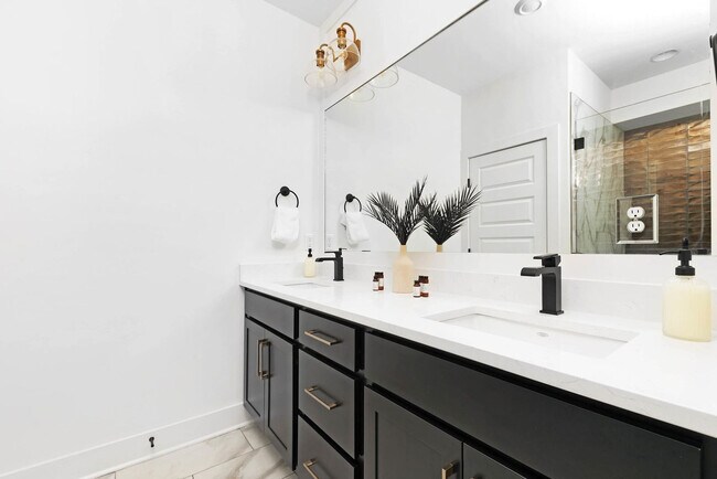 Building Photo - 911 Ramsey St