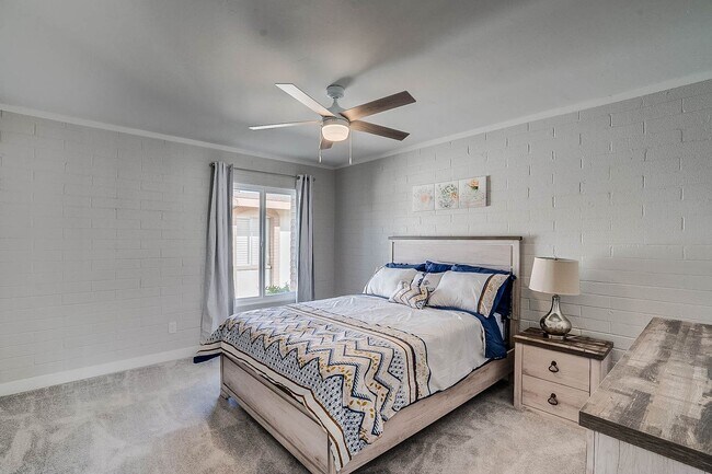 Building Photo - Prime Location - 2-bedroom, 1.5-bath townhome in Central Scottsdale!