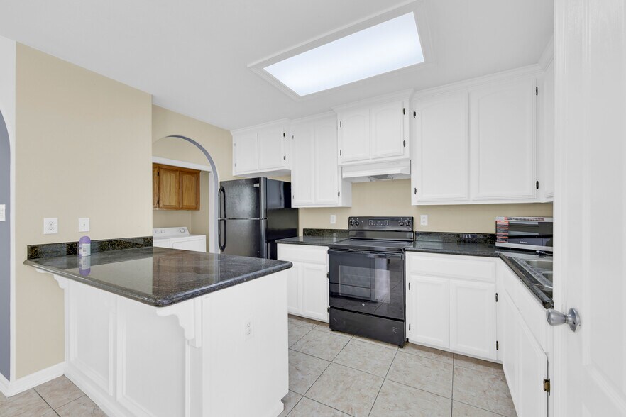 Building Photo - 1805 W Bronze St