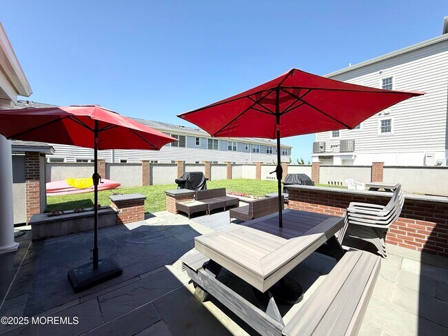 Building Photo - 5 Marius Ln