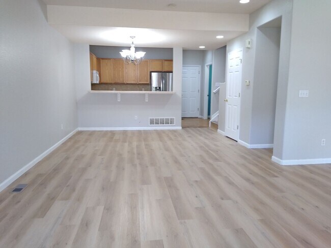 Building Photo - Fabulous Townhome Near Cherry Creek State ...