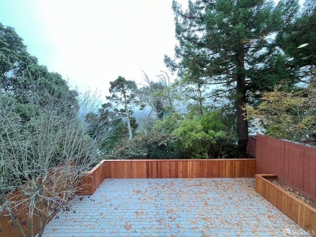 Building Photo - 21 Panorama Dr