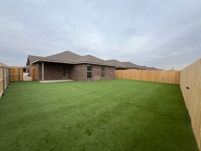 Building Photo - 3/2/2 in Bell Farms available June!!