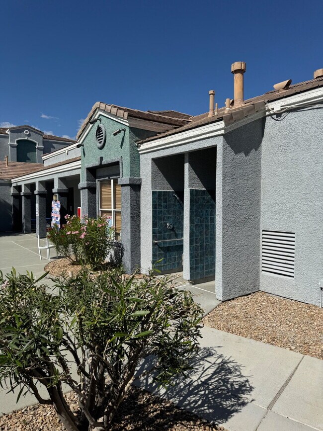 Building Photo - One bedroom, one full bath, FULL sized washer/dryer, with one carport AND a detached garage