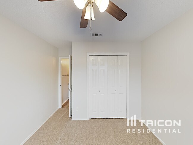 Building Photo - 805 Clover Hill Ln