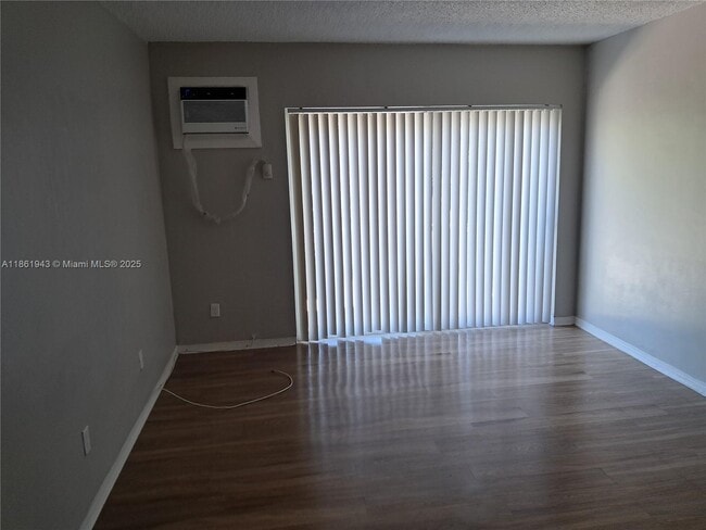 Building Photo - 13025 Emerald Dr