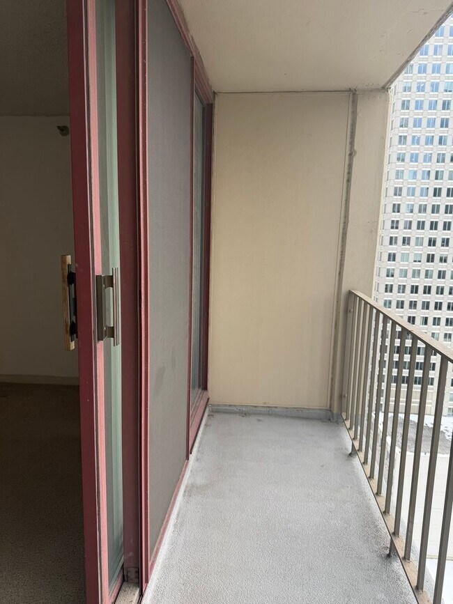 Building Photo - 200 N Dearborn St