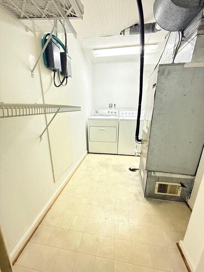 Building Photo - 10933 Adare Dr