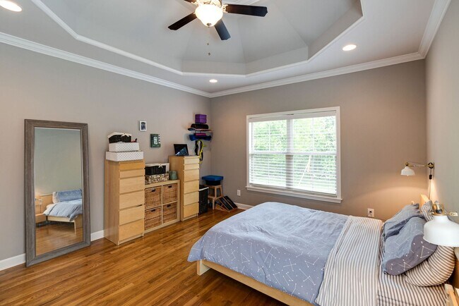 Building Photo - 4 Bedroom, 3 Bath Home w/ Backyard and 2 Car Garage