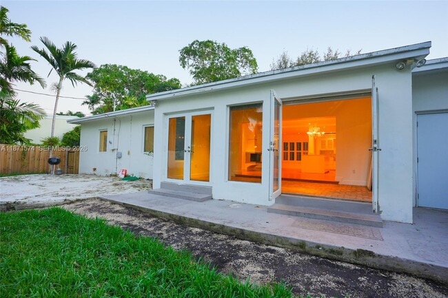 Building Photo - 355 Redwood Ln