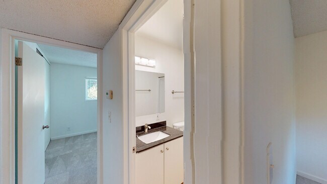 Building Photo - 998 Ignacio Blvd