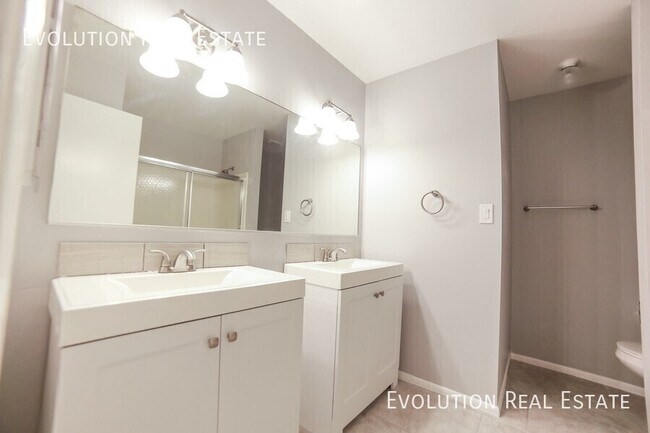 Building Photo - 2521 S Kachina Cir