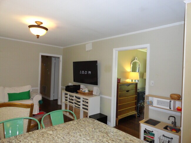 Building Photo - 5531 Farmbrook Dr