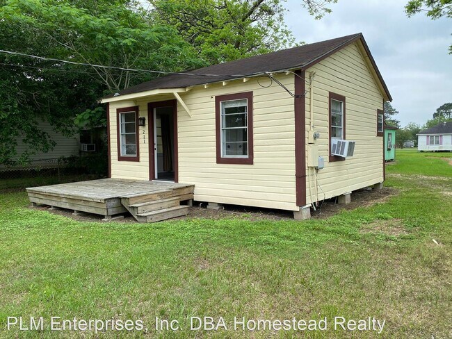 Primary Photo - 2 br, 1 bath House - 211 FM 1406