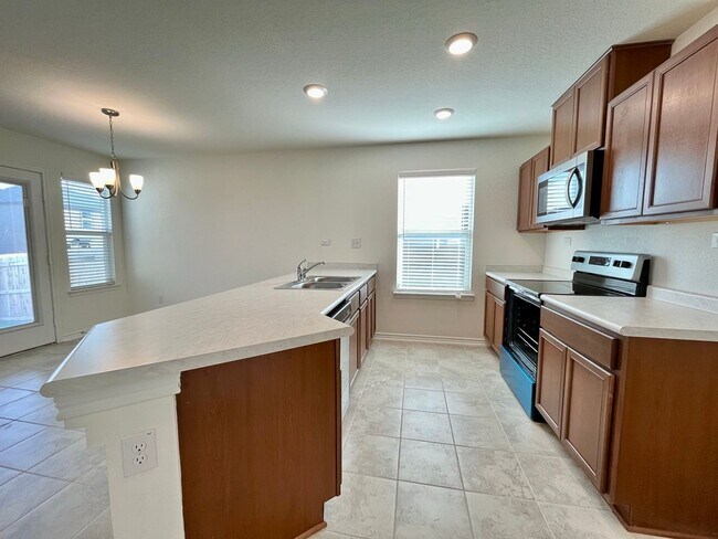 Building Photo - 3 Bedroom/2 Bath Skyview Subdivision