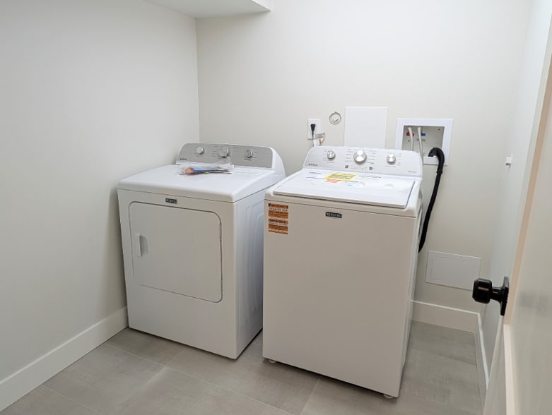 Building Photo - 3820 S Viking Rd