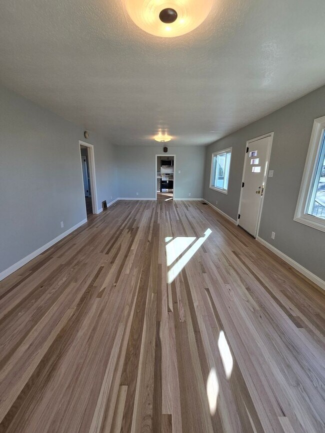 Building Photo - Remodeled Ranch Home