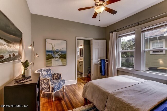 Building Photo - 1117 Cedar St