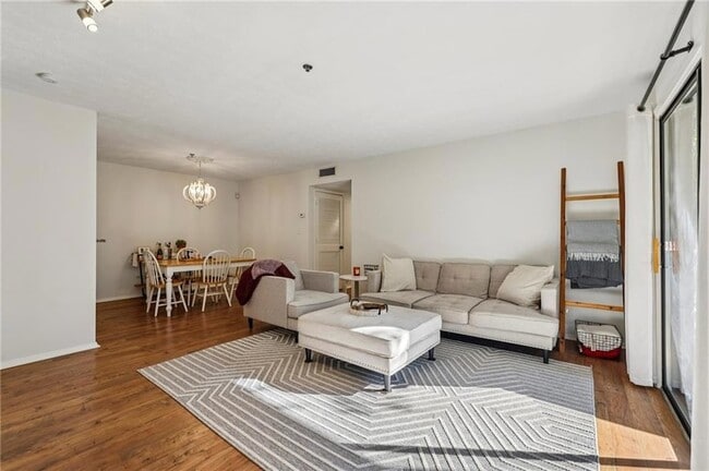 Building Photo - 1602 Cumberland Ct SE