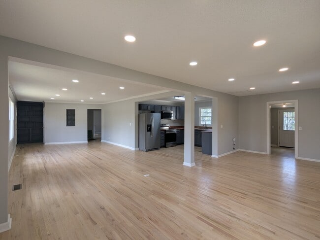 Building Photo - 272 Victory Dr