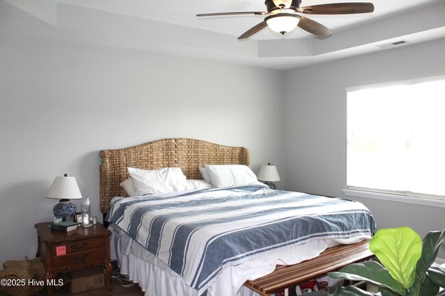 Building Photo - 215 Breakwater Dr