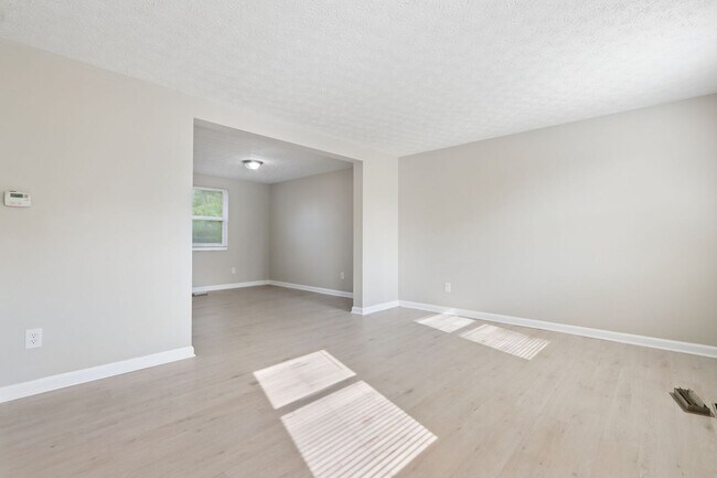 Building Photo - 953 S Spring Rd