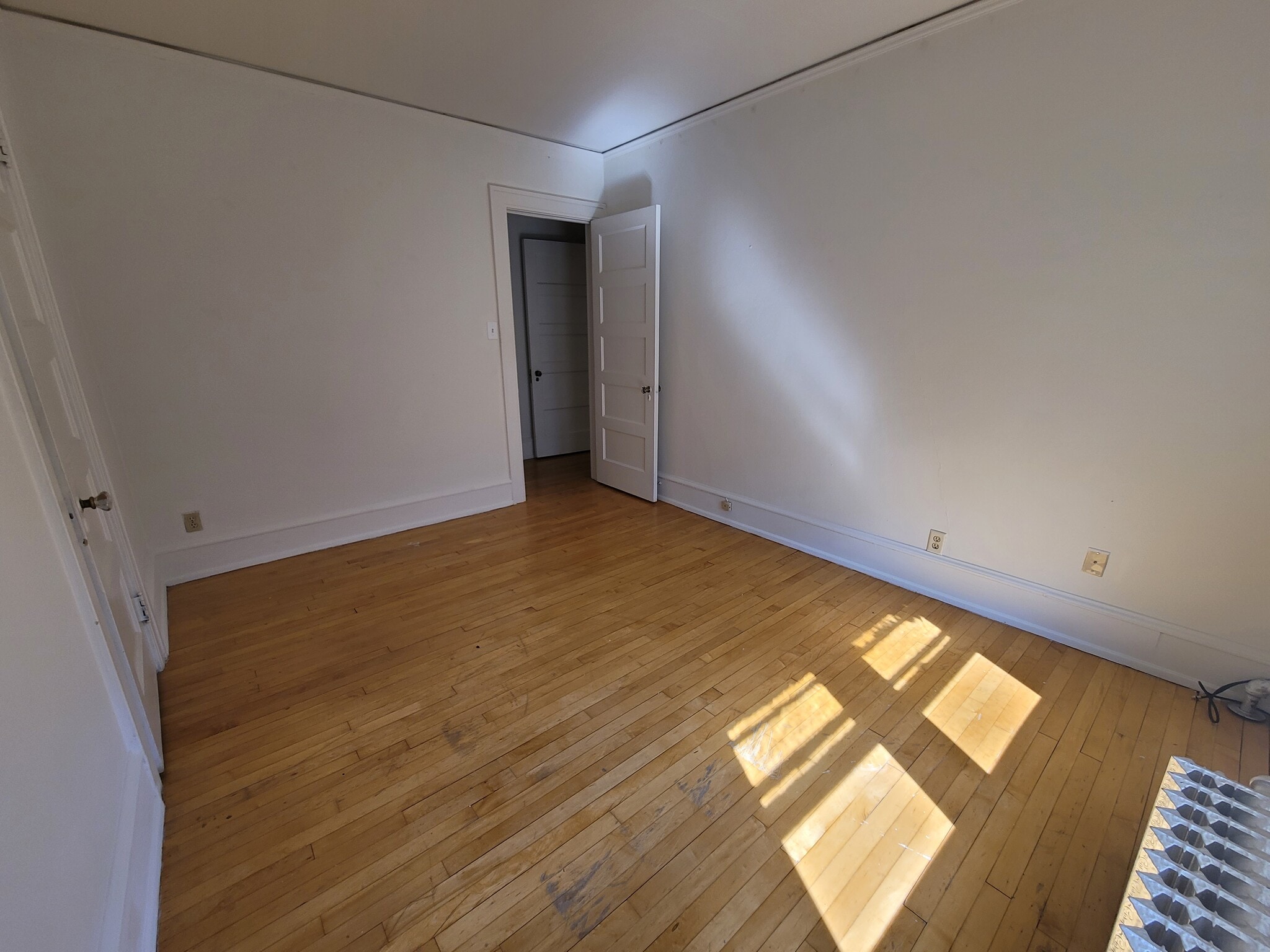 Building Photo - 2541 N Lake Dr