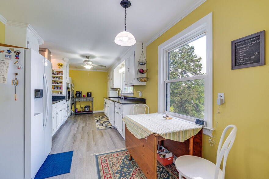 Building Photo - 552 Rio Vista