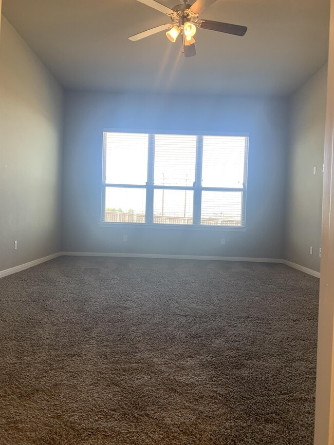 Building Photo - 8302 Pleasant Trail Dr