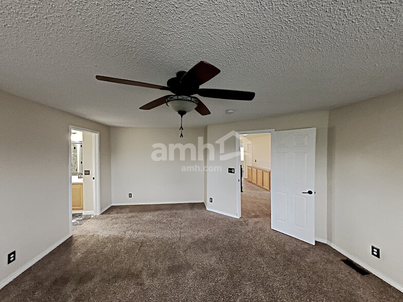 Building Photo - 950 Quarterhorse Trl