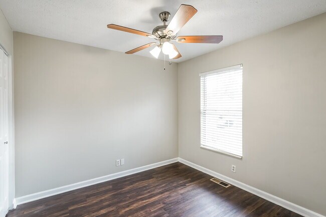 Building Photo - 3544 Glenfalls Dr