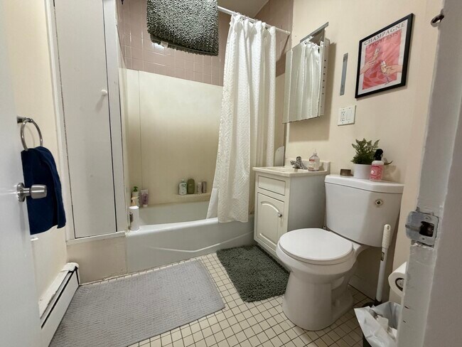 Building Photo - 68 Winchester St