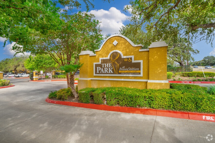 Building Photo - The Park at Braun Station