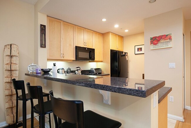 Building Photo - Fully Furnished 1 bedroom, 1 bath located ...