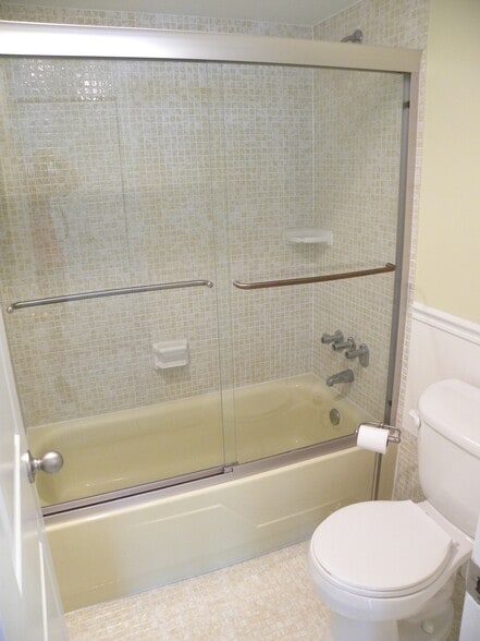 Main Bath - 7135 Collins Ave