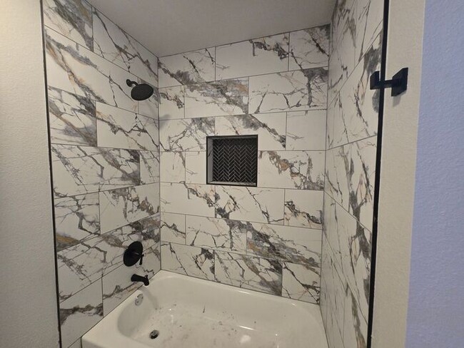 Building Photo - Hilltop 3 Bedroom, 2 Bath, 2 Car Garage Pr...