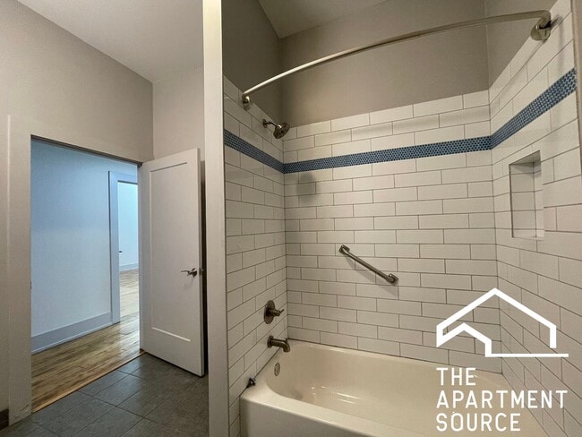 Building Photo - 1432 W 21st St